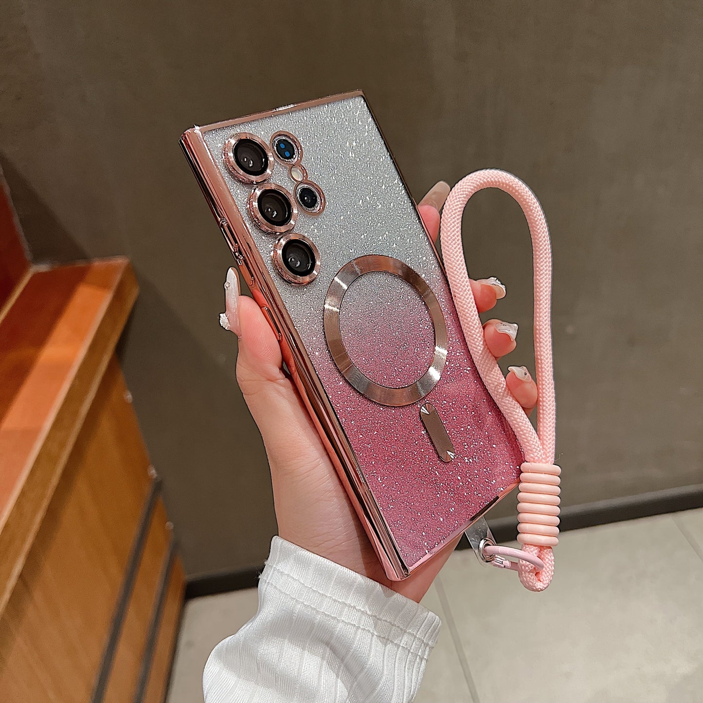 GlimmerStrap – Sparkling Magnetic Hand Strap Case